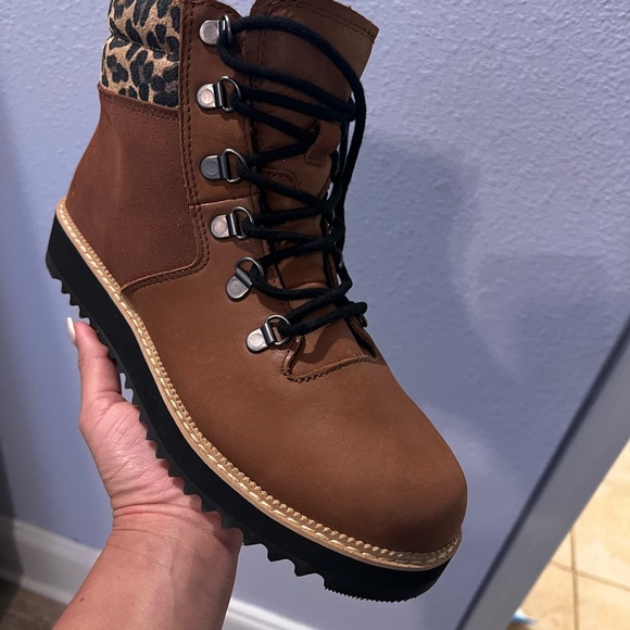 Toms Women Size 8 Mojave Waterproof Oiled Ember Nubuck Suede Leopard Mid Boots - Picture 3 of 4